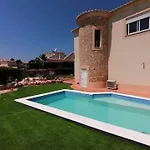 Santos Villa